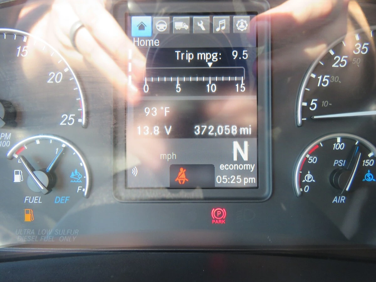 2023 Freightliner Cascadia - image 21