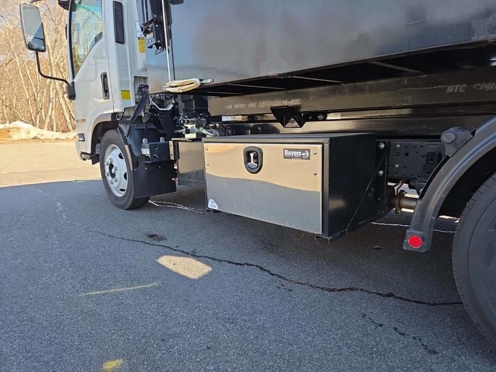 2024 Isuzu NPR - image 7