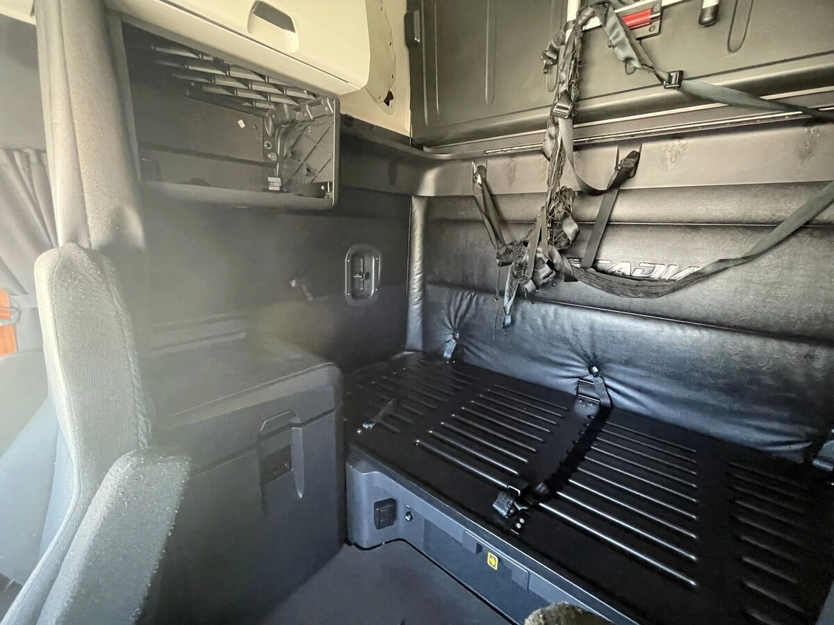 2024 Freightliner Cascadia - image 43