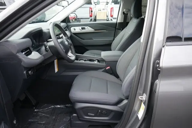 2026 Ford Explorer photo 2