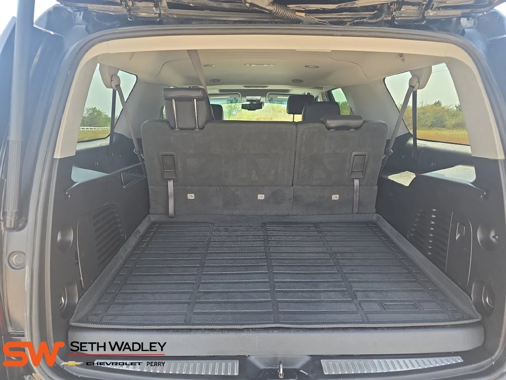 2019 Chevrolet Suburban LT - Photo 13