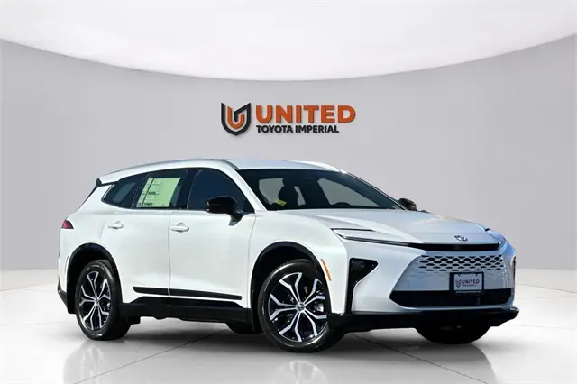 2025 Toyota Crown Signia XLE's photo