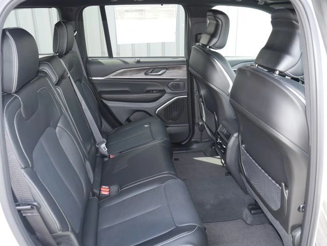 2025 Jeep Grand Cherokee Overland - Photo 28