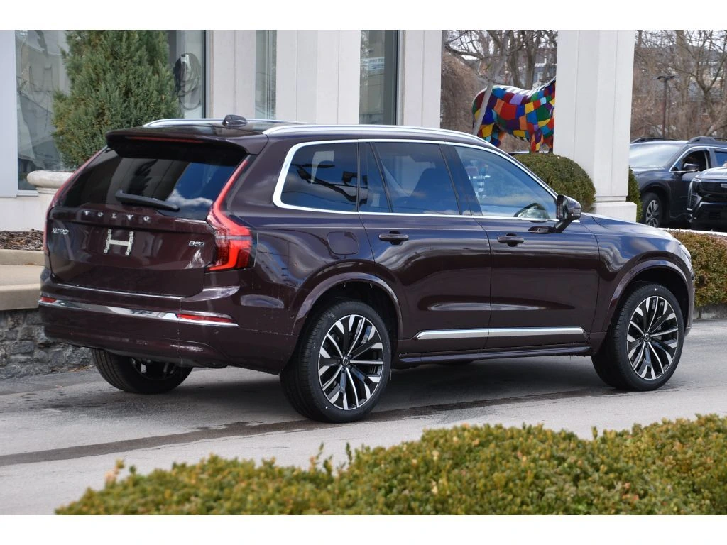 2026 Volvo - image 4