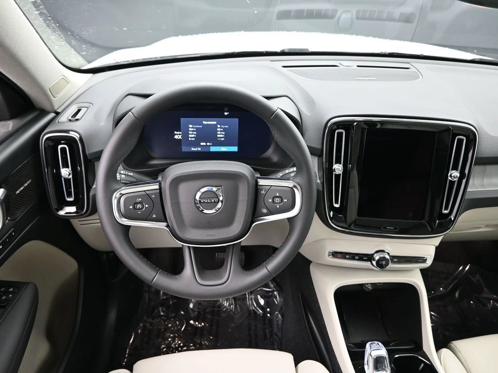 2026 Volvo - image 18