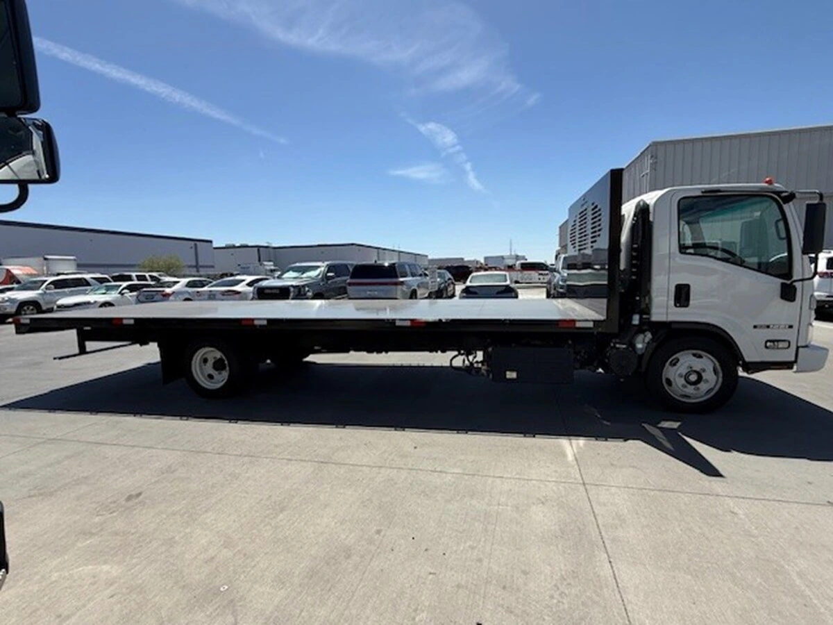 2024 Isuzu NRR — photo 4