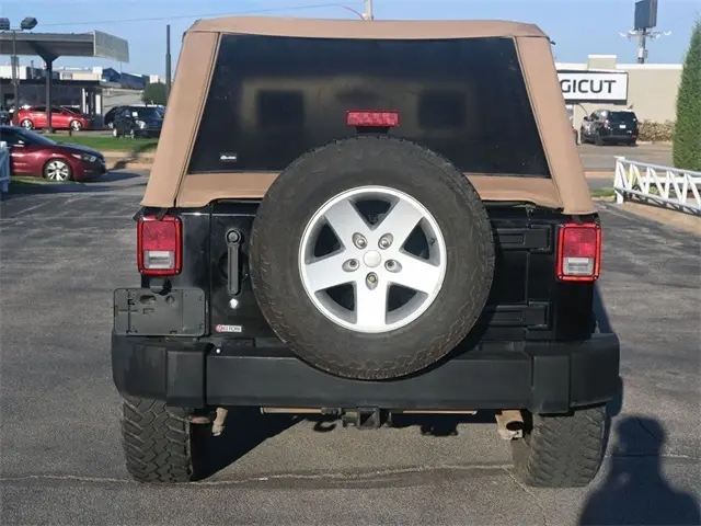 2010 Jeep Wrangler Unlimited X photo 4