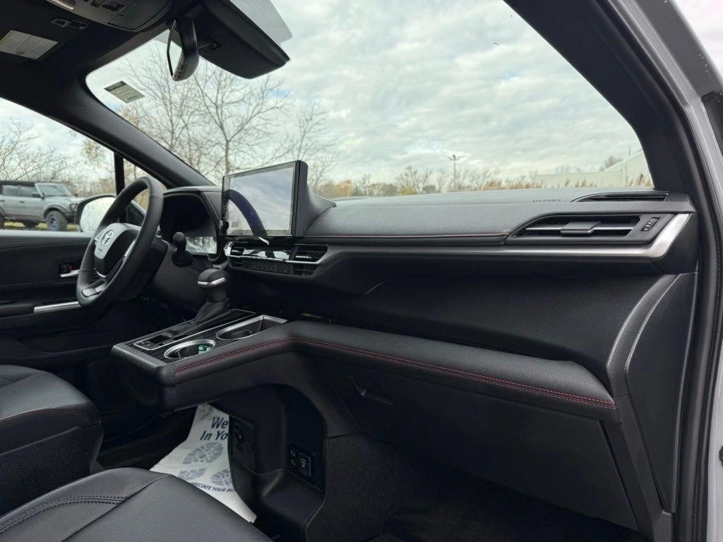 2025 Toyota Sienna XSE - Photo 20