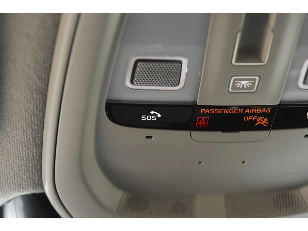 2026 Volvo - image 37