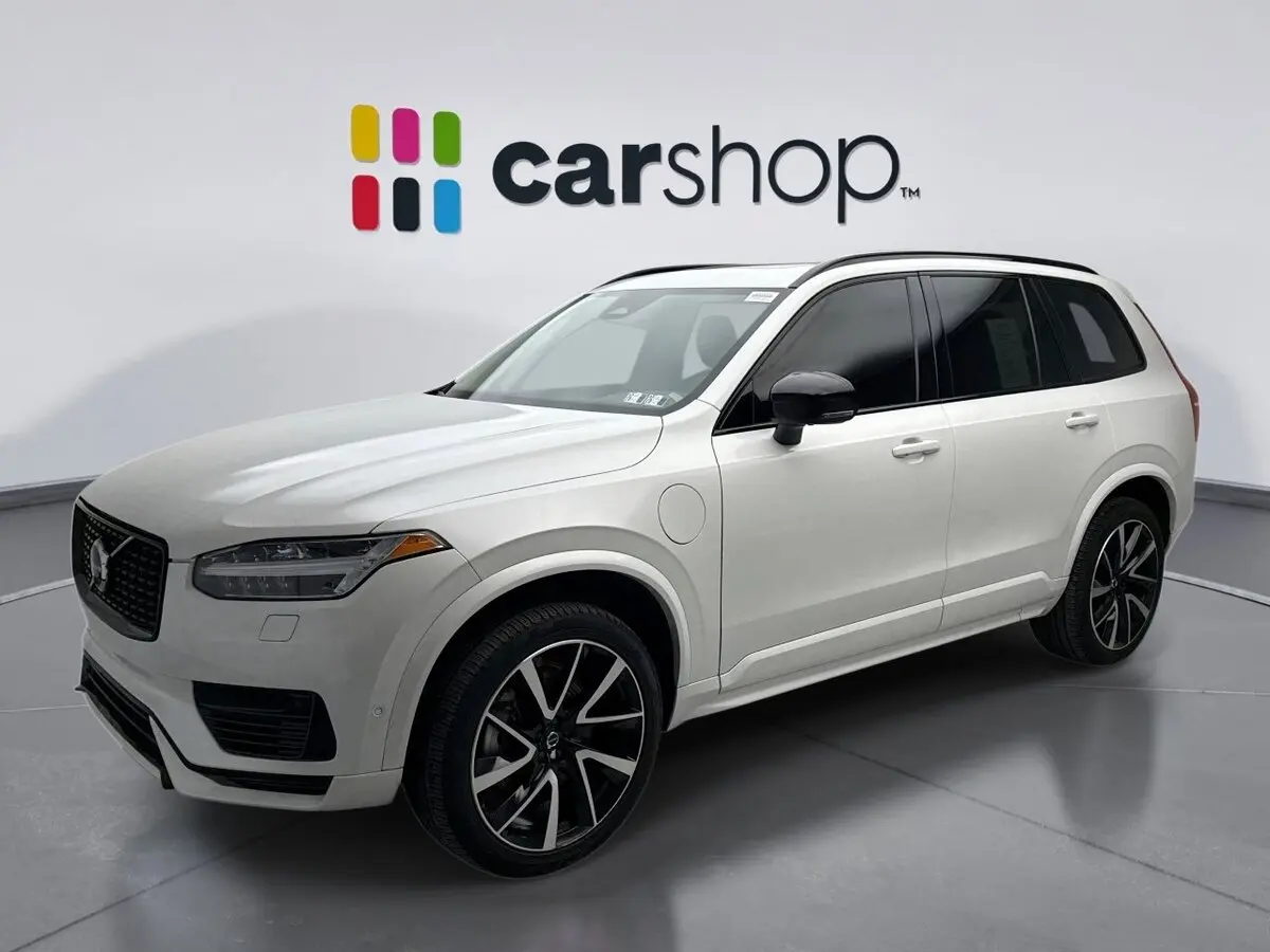 2023 Volvo XC90 Plus's photo