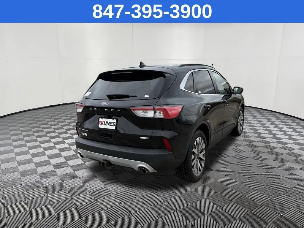 2020 Ford Escape Titanium photo 2