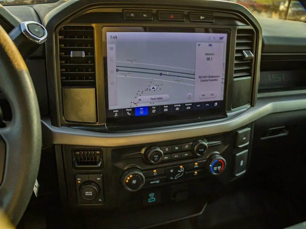 2024 Ford F-150 XLT photo 24