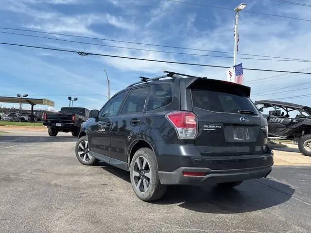 2017 Subaru Forester 2.5i Premium photo 4