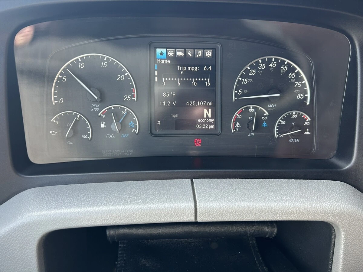 2022 Freightliner Cascadia - image 13