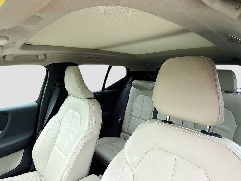 2023 Volvo XC40 Plus - Photo 26