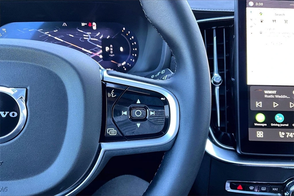 2026 Volvo - image 12