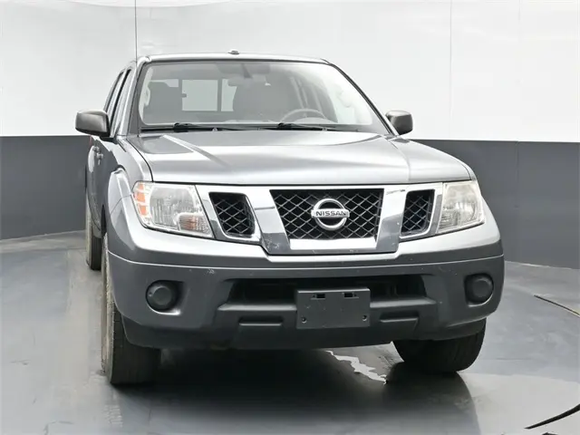 2016 Nissan Frontier SV photo 3