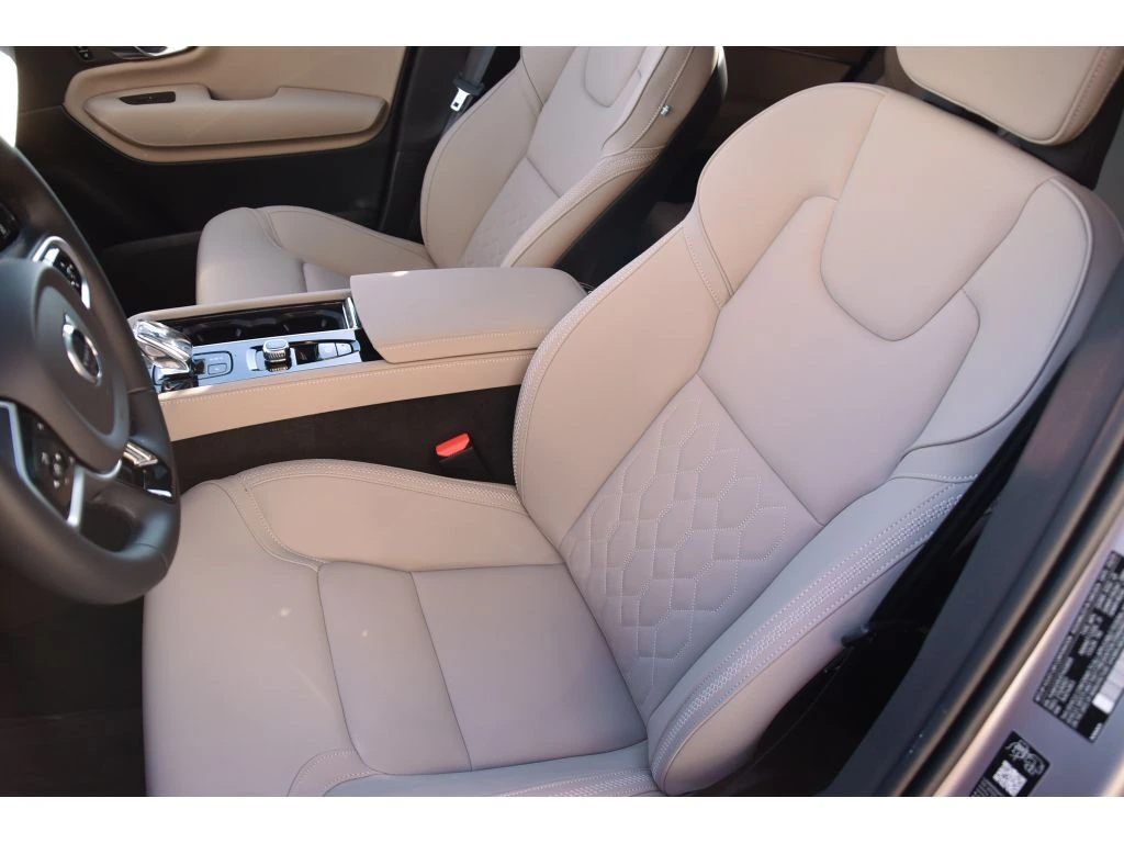 2026 Volvo - image 13