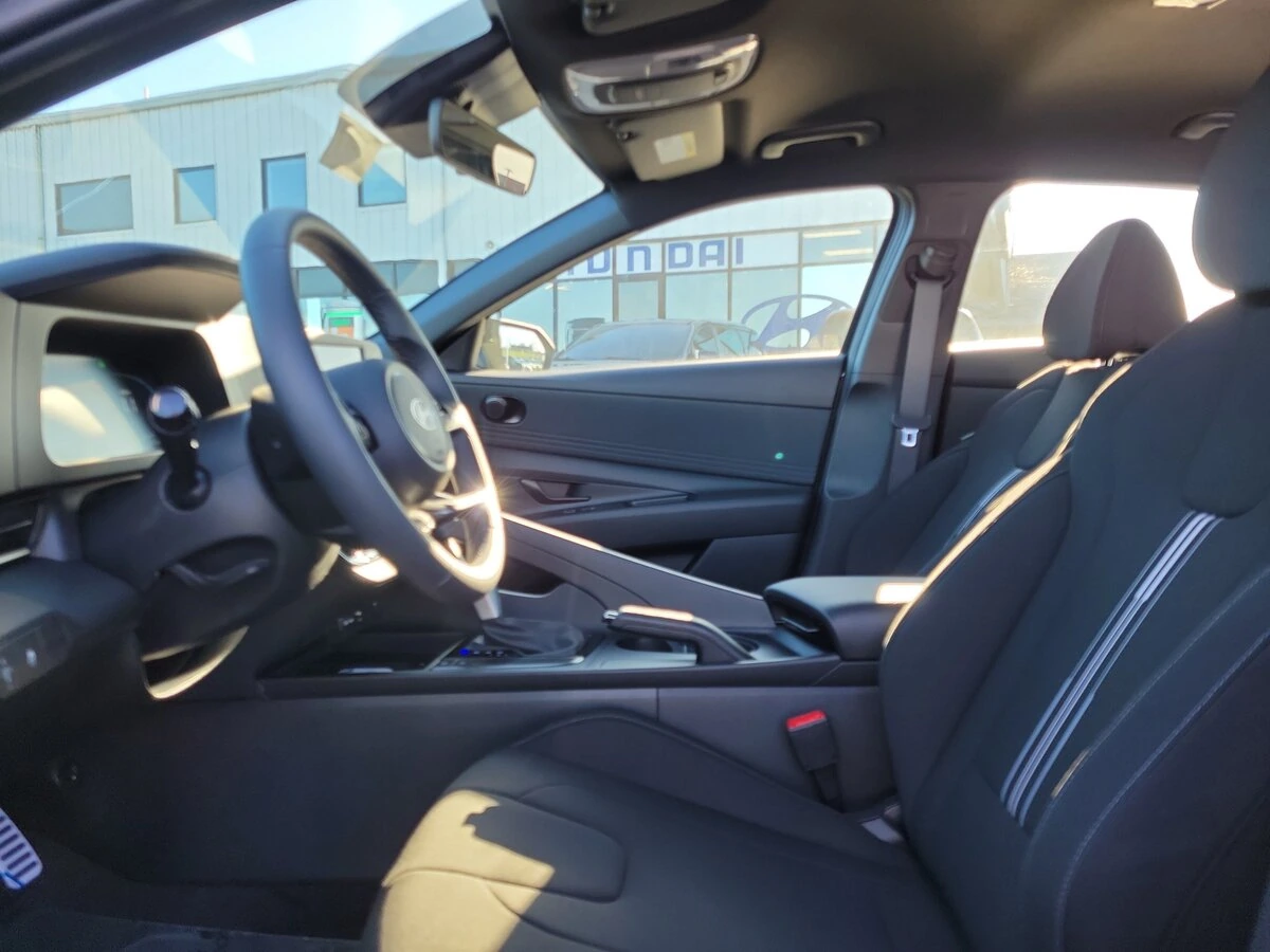 2026 Hyundai Elantra SEL Sport - Photo 13