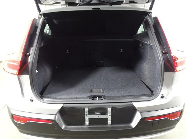 2025 Volvo - image 14