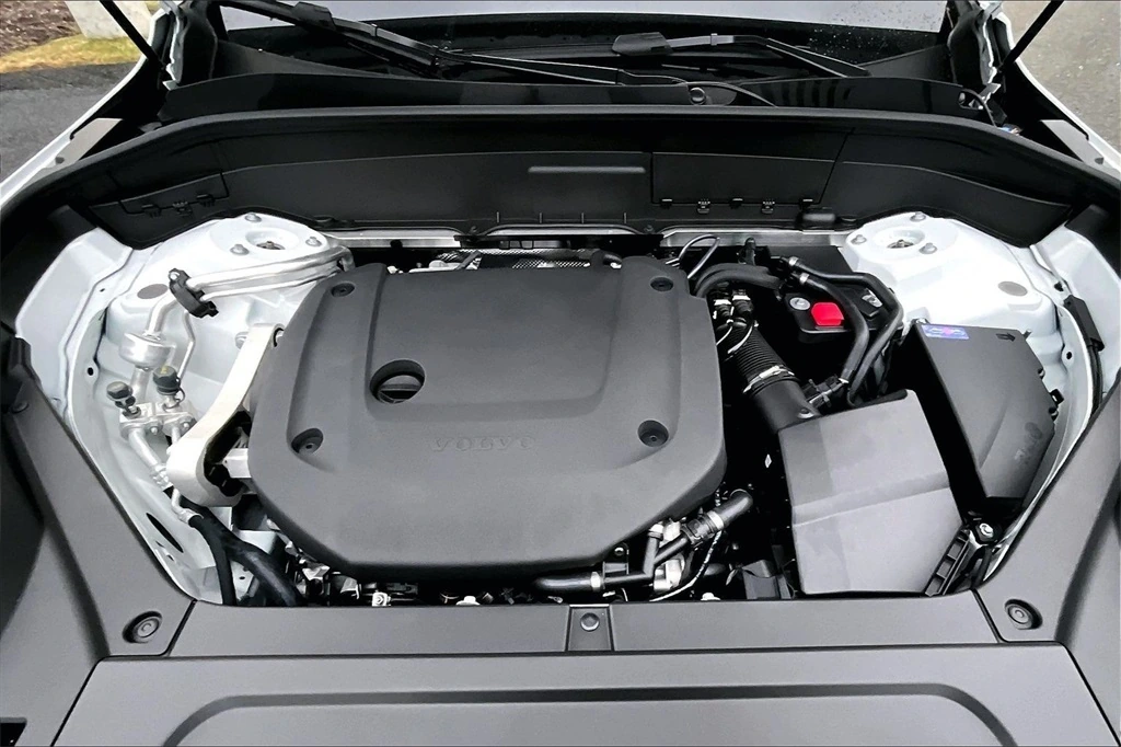 2026 Volvo - image 12
