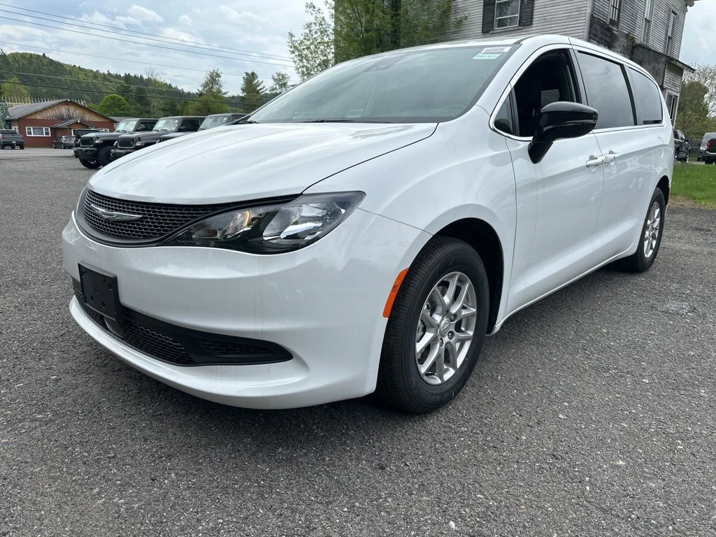 2026 Chrysler Voyager LX's photo