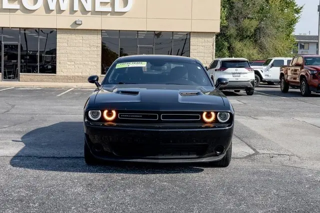 2022 Dodge Challenger SXT photo 6