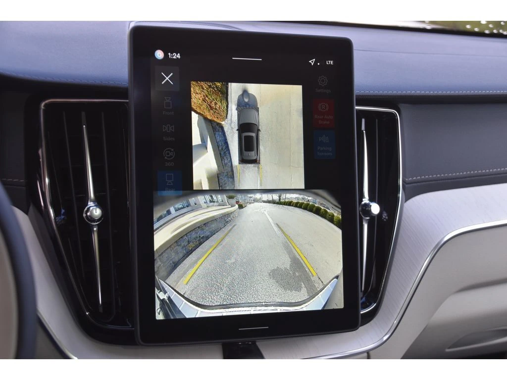 2026 Volvo - image 21