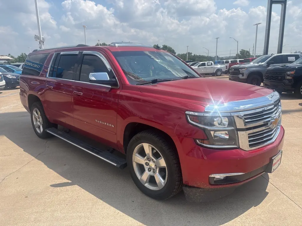 2015 Chevrolet Suburban LTZ photo 3