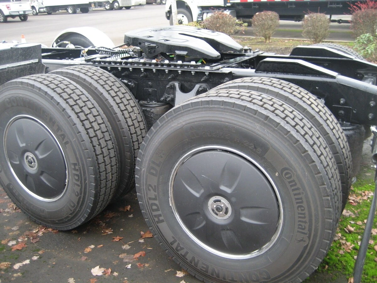 2025 International LT — photo 5