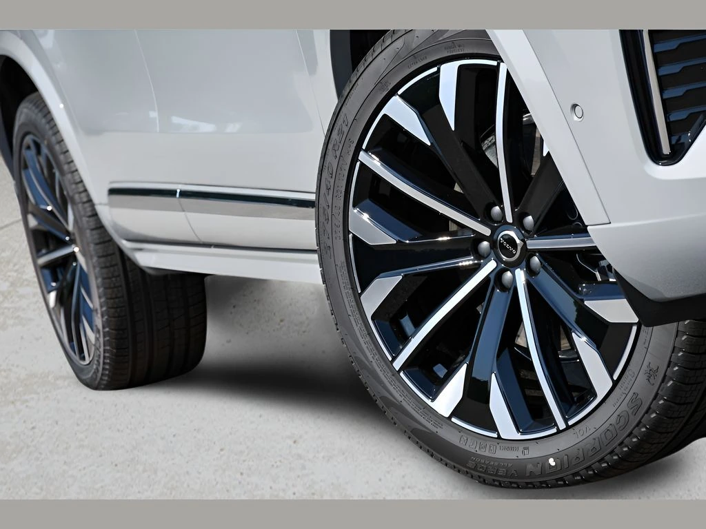 2026 Volvo XC90 Plus - Photo 11