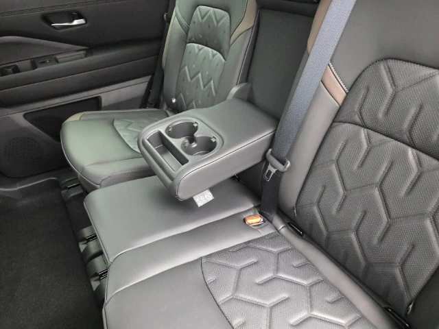 2026 Nissan Pathfinder Platinum - Photo 14