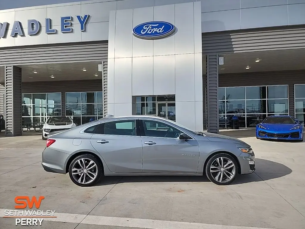 2023 Chevrolet Malibu 1LT photo 2