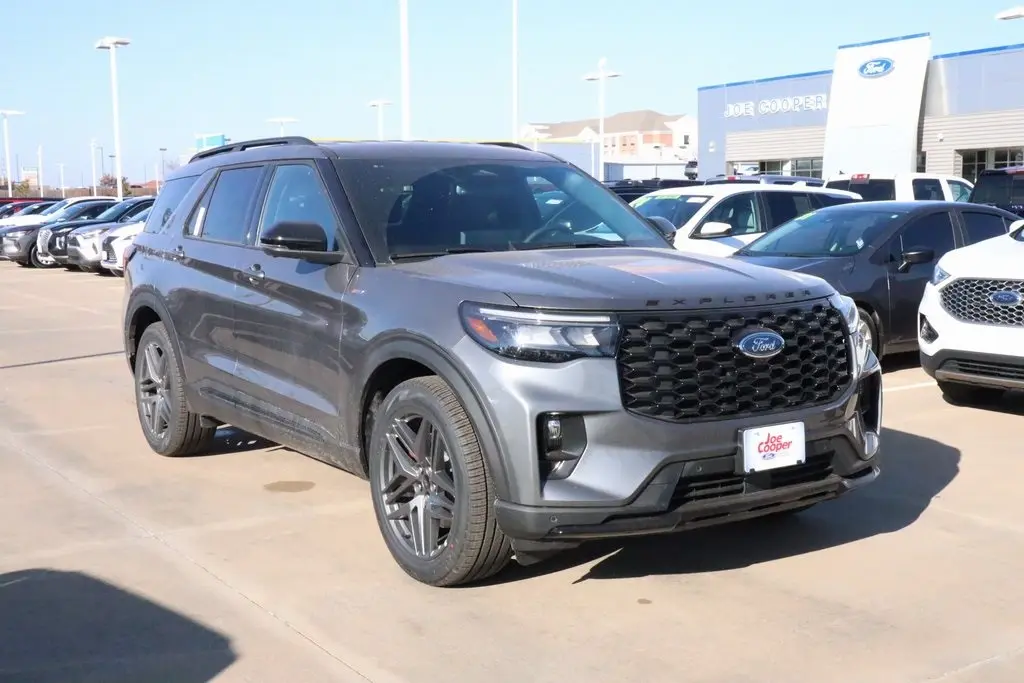 2026 Ford Explorer ST-LINE's photo