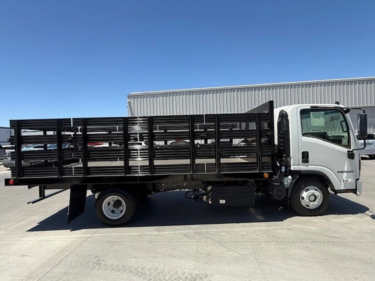 2026 Isuzu NPR — photo 4