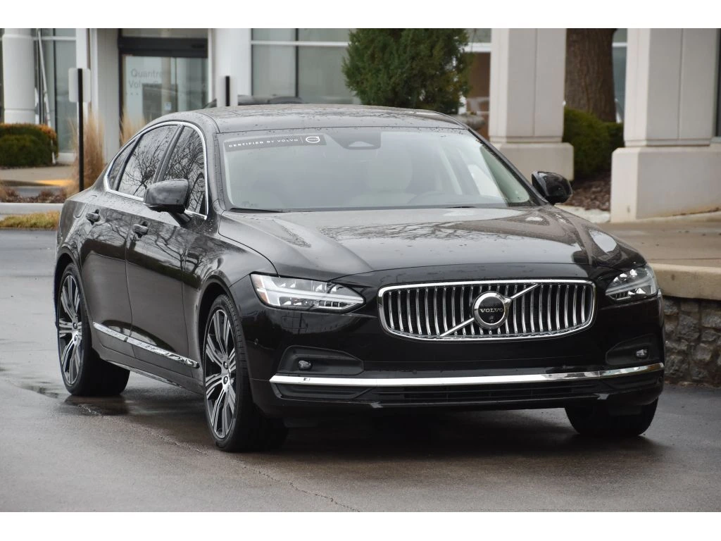 2025 Volvo - image 2