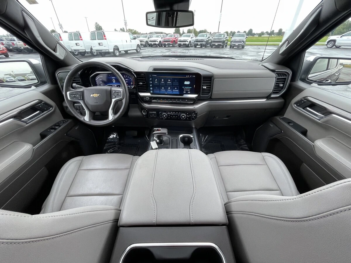 2024 Chevrolet Silverado 1500 LTZ - Photo 12