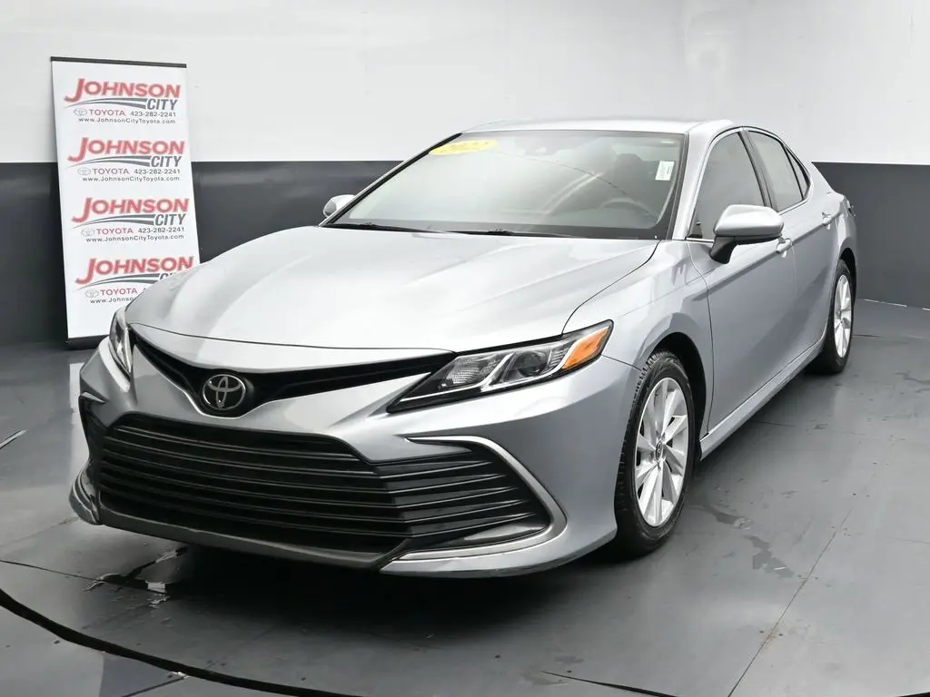 2022 Toyota Camry LE photo 4