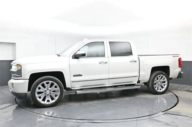 2016 Chevrolet Silverado 1500 High Country photo 3