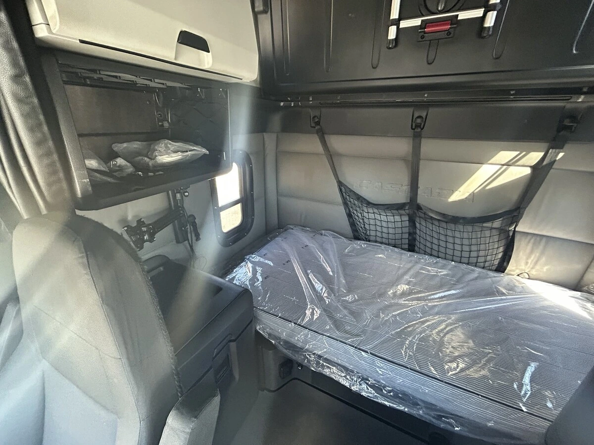 2022 Freightliner Cascadia - image 19