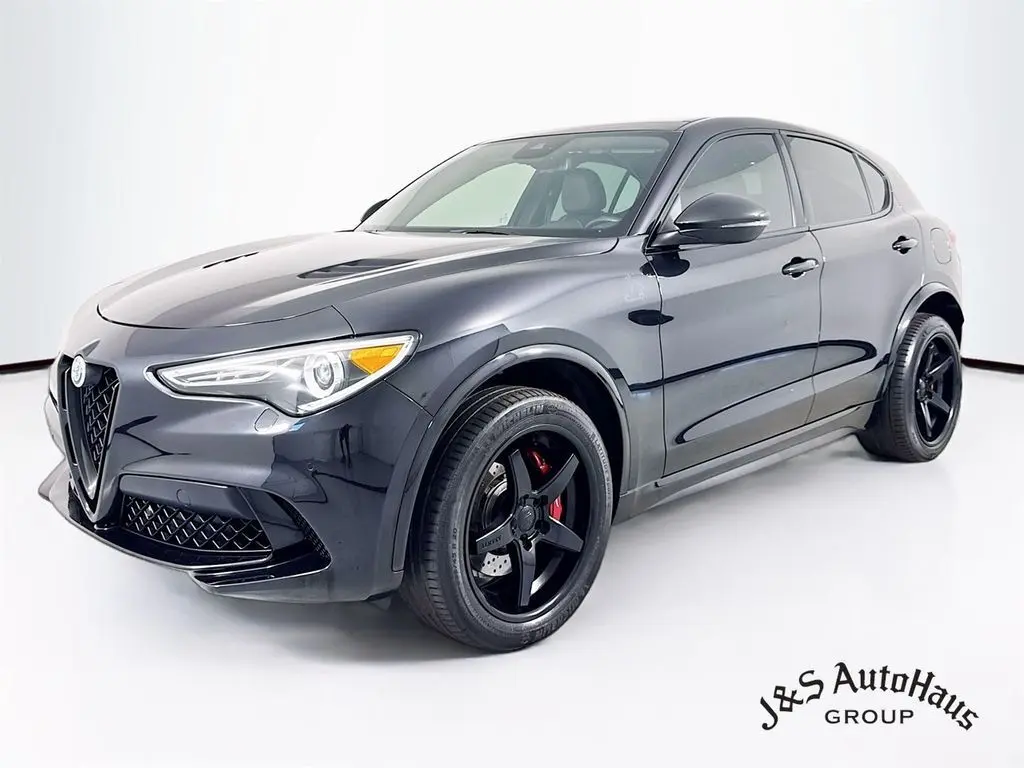 2021 Alfa Romeo Stelvio Quadrifoglio photo 3