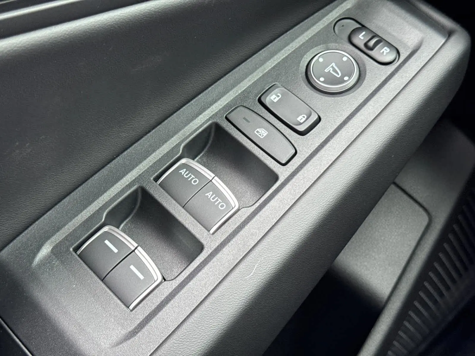 2025 Honda Accord Hybrid EX-L photo 24