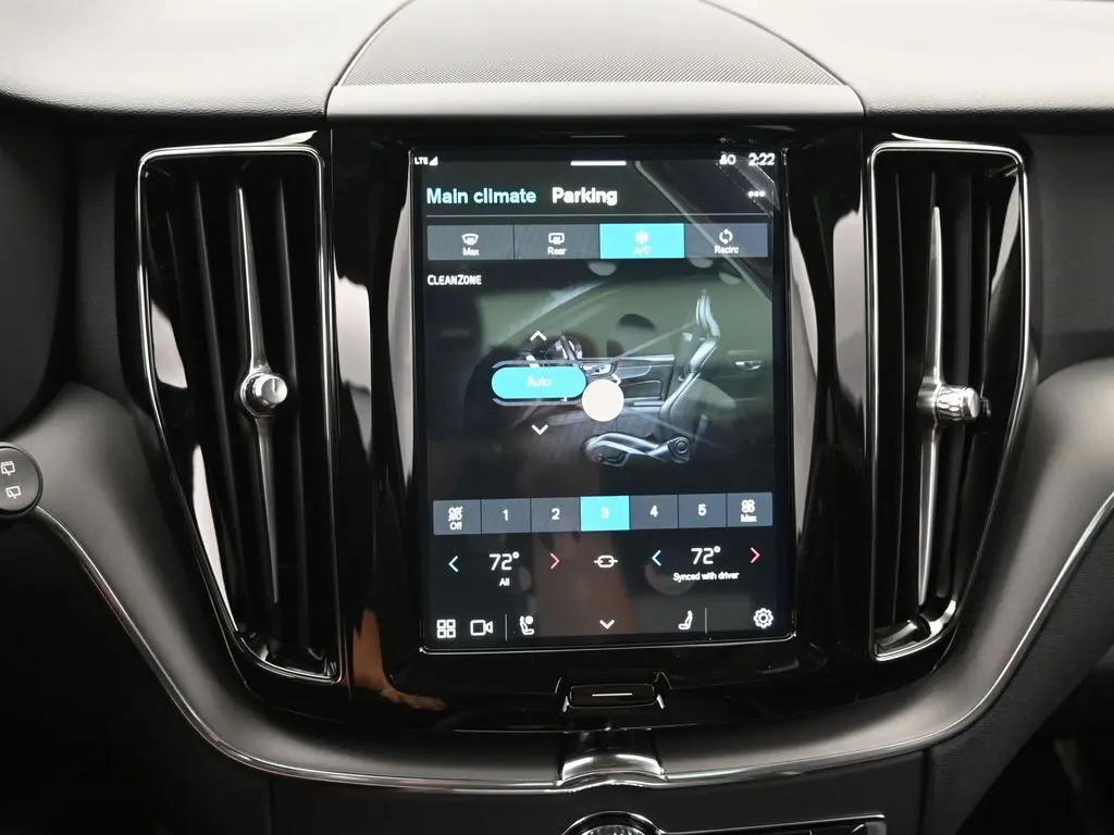 2025 Volvo - image 15