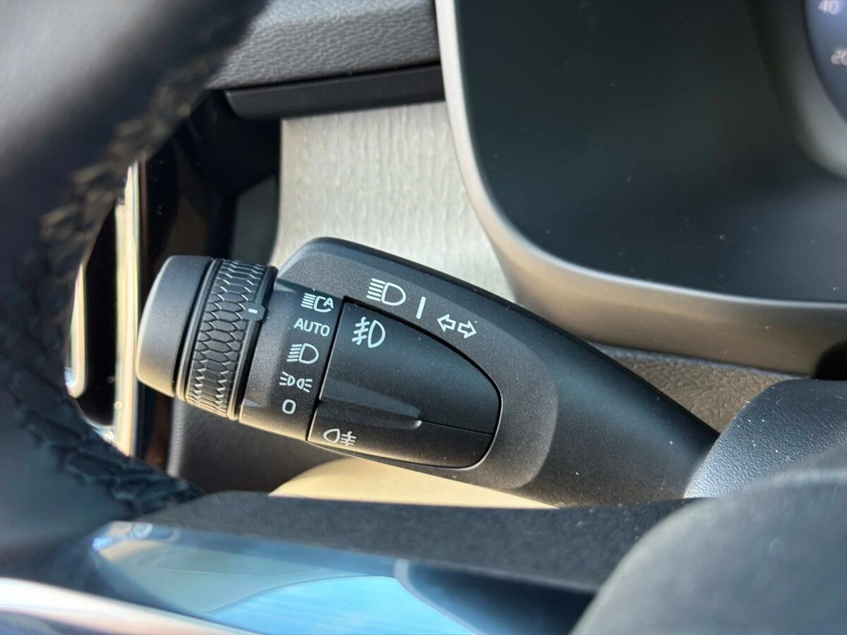 2026 Volvo - image 31