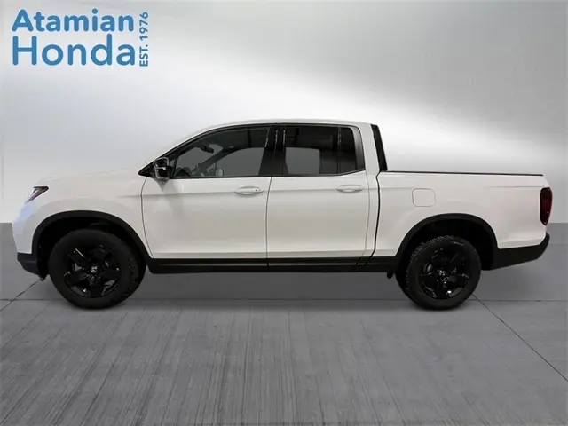 2026 Honda Ridgeline Black Edition photo 2