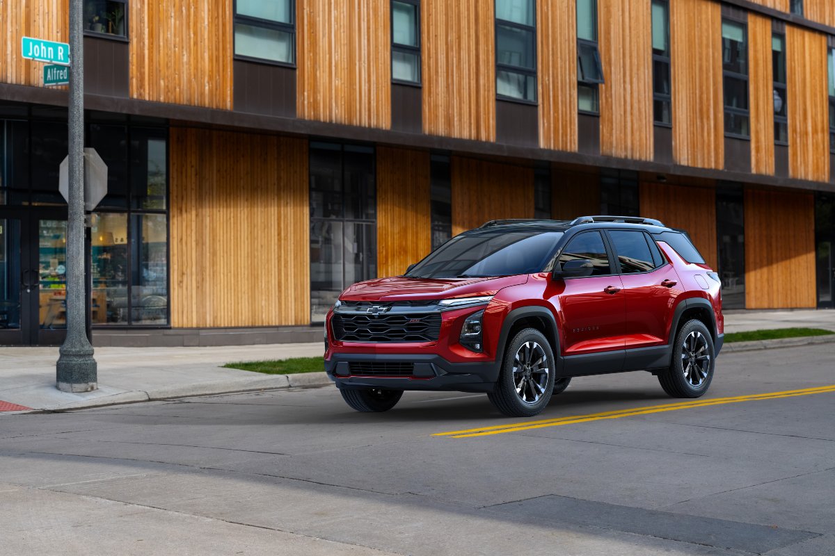 2025 Chevrolet Equinox RS Exterior Driver Side Front Profile