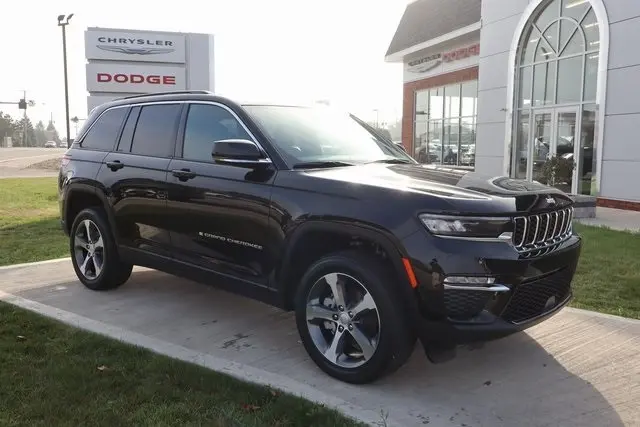2025 Jeep Grand Cherokee Limited photo 3