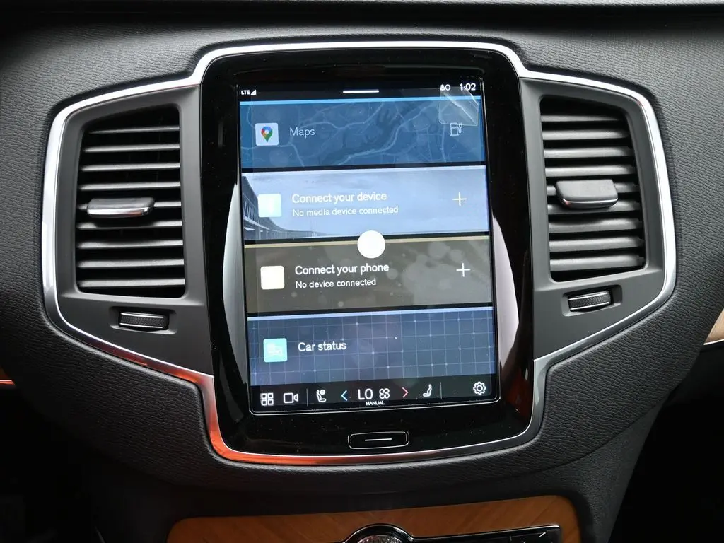 2025 Volvo - image 13