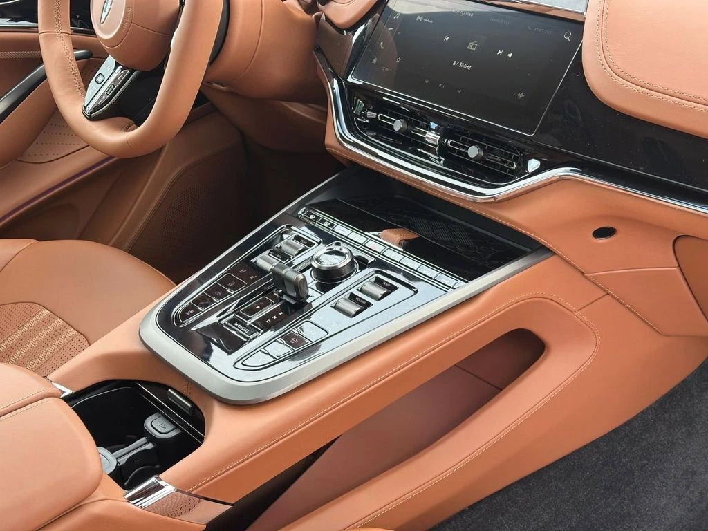 2026 Aston Martin DBX 707 - Photo 17