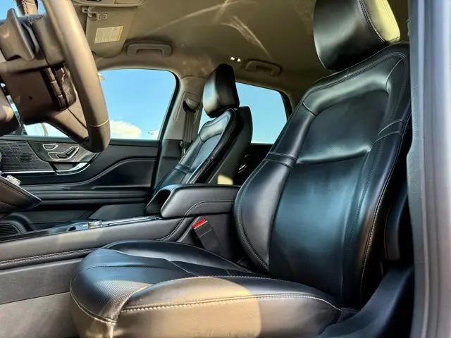 2022 Lincoln Corsair Standard photo 9